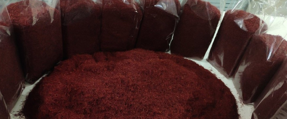 Direct saffron supplier warehouse with bulk export packaging for wholesale buyers